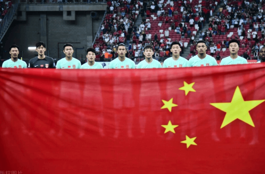 国内足球联赛悬念不断，强弱对决随时发生